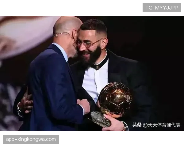 本泽马与莱万：中锋战术角色及进攻效率对比分析