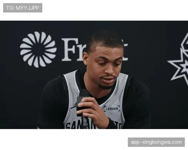 凯尔登·约翰逊无球跑动效率提升，拉开马刺侧翼进攻空间