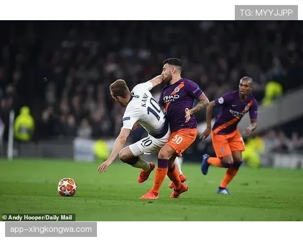 曼城进攻结构变化：从中路集中取代边中结合，战术重心明显内收